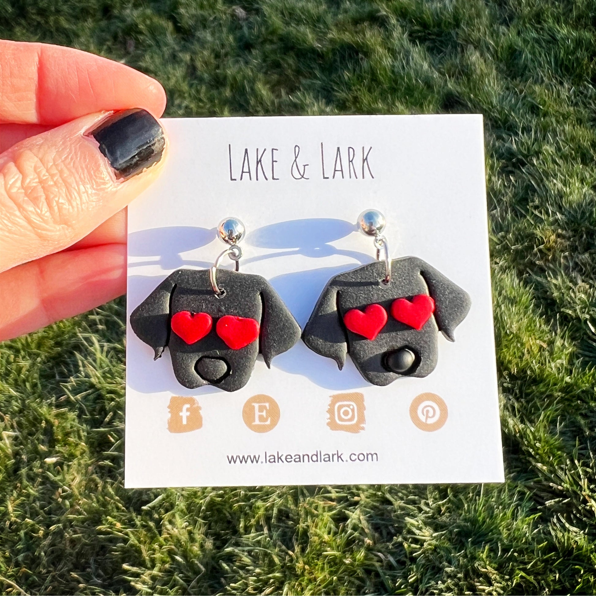 black lab dog heart eyes earrings